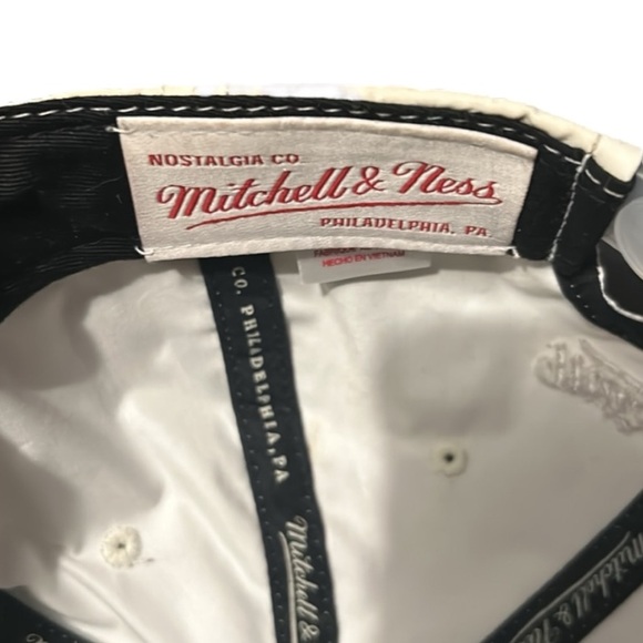 Mitchell & Ness Chicago Bulls Snap Back VERY RARE in this new condition - Picture 6 of 9